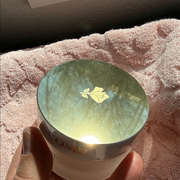 Lancôme Absolue Radiant Smoothing Powder - Ecru Light - Picture 6 of 6